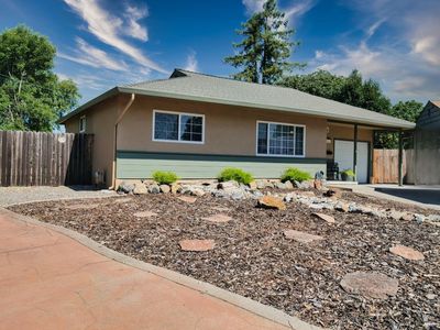 1025 E Tennessee Ct