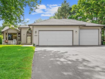 1570 Lakeview Curv