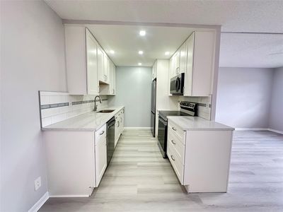 2048 Newport N #2048