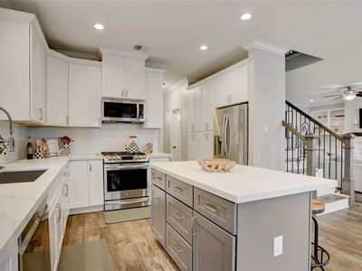 4430 Balboa Dr