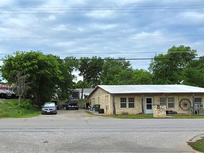 9365 Live Oak Ln