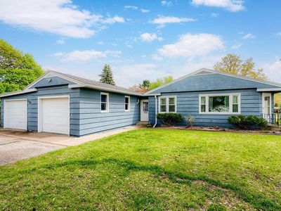 1543 Young DRIVE W W