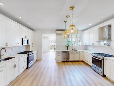 14 E 58th St
