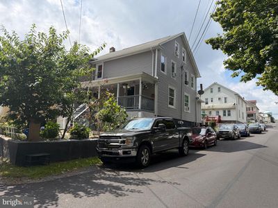 622 W 8th St