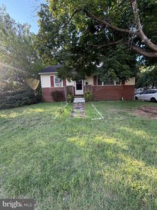 105 Fairfax Dr