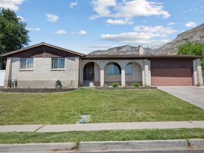 1571 E Cherokee Dr S