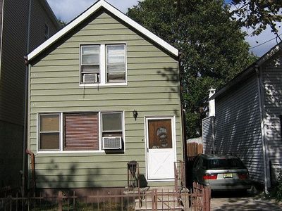 176 Hutton St