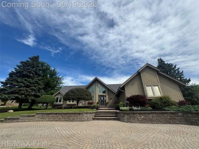 601 Brookwood Ln E