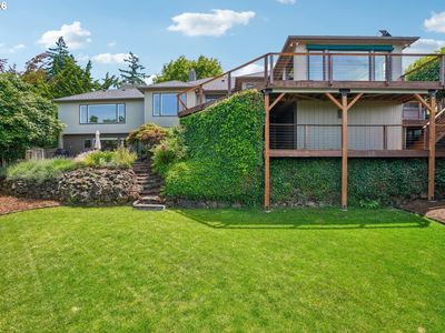 411 SE 65th Ave