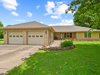 615 W Mchenry Avenue