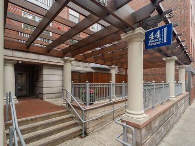 44 Prince St APT 402