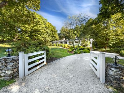 1001 Hulls Farm Road