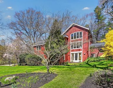 15 Mackintosh Ln