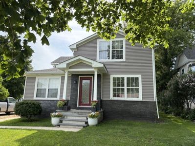 1208 Main St