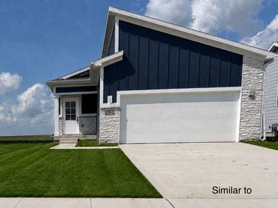 Property at 1093 NW Macarthur Ln, Dallas Center, IA