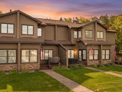 936 Railroad Ave W