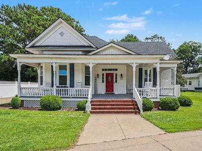 103 E Bailey Ave