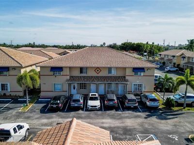 3282 W 70th St UNIT 102