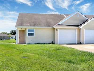 Property at 420 Brooklawn Ct, Manhattan, KS