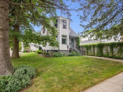 19 N 44th Ave E