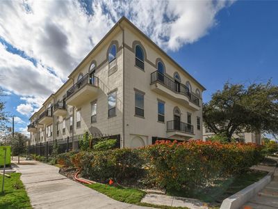 5801 Winsome Ln Unit 305
