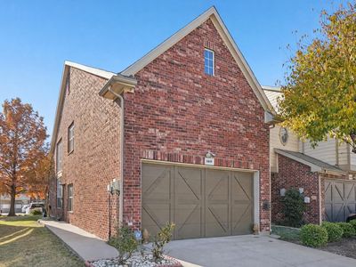 1049 Colonial Dr