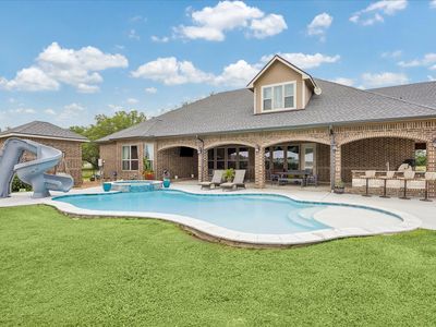 527 Lily Ln