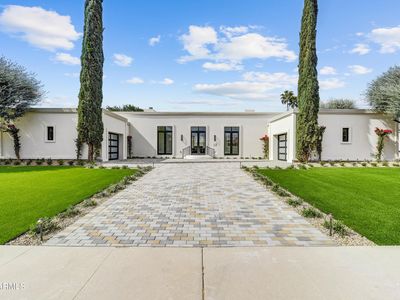 8217 E Del Cadena Dr