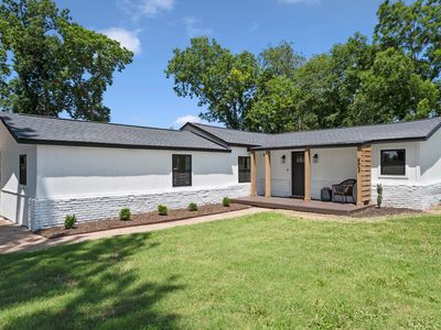 Property at 903 W 7th St, Grove, OK