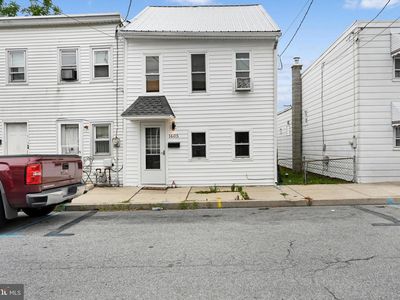 1605 Center St