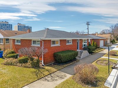 4856 N Mont Clare Ave