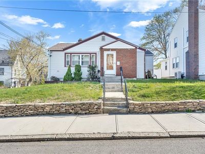 90 Woodbine St