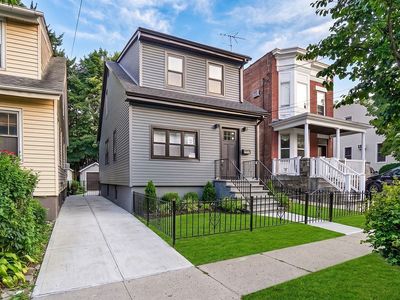 128 E 238th St