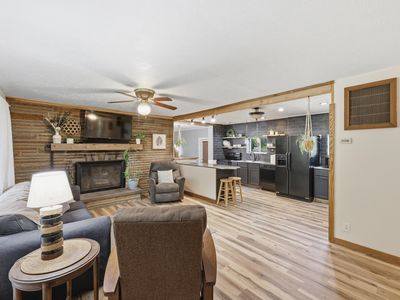 1310 Manor Dr
