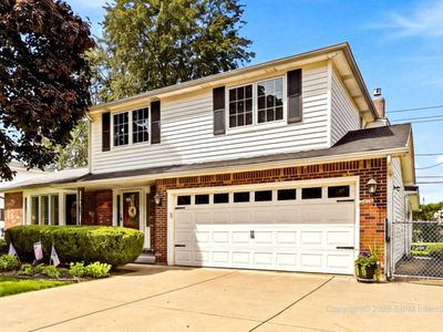 Property at 124 Palmdale Dr, Williamsville, NY