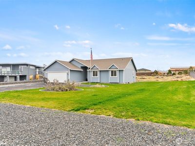 894 Desert Aire Drive SW