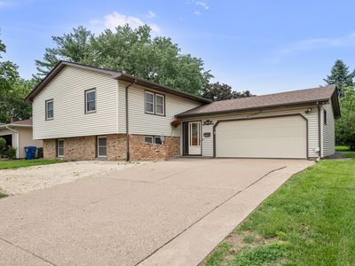 Property at 2138 W 38th Pl, Davenport, IA