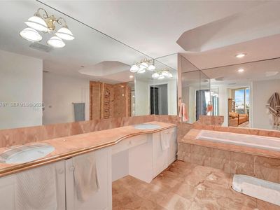 9595 N Collins Ave #5NG