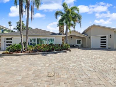 3905 FONTAINEBLEAU DRIVE