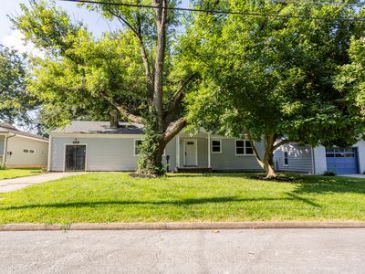 1318 E Cozy Street