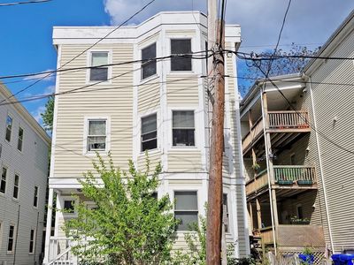 164 Boylston St