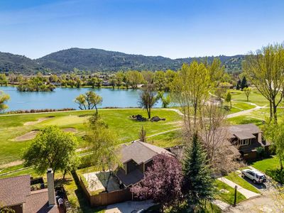53 Meadow Lakes Dr