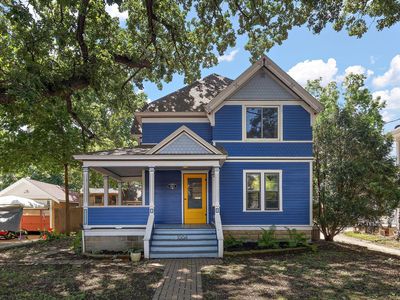 1004 Center St W