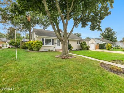 8 Meadowbrook Avenue