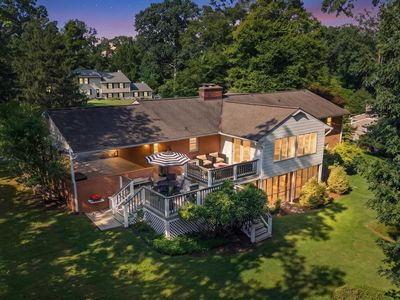 910 Huntsman Rd