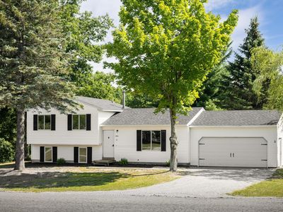 3880 Whispering Oaks Dr