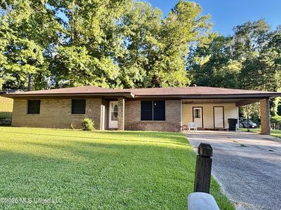 111 Moonmist Dr