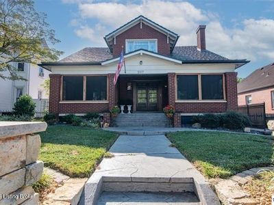 207 N Main St