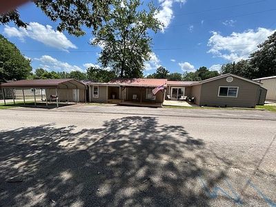 146 Lakeshore Dr