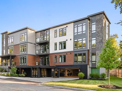 20 Kinmonth Rd #201